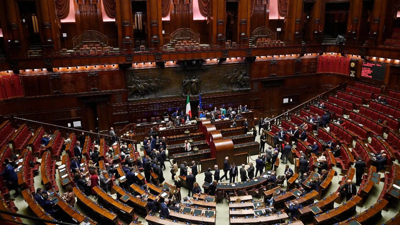 Decreto scuola e integrazione: Valditara presenta le nuove norme tra le polemiche