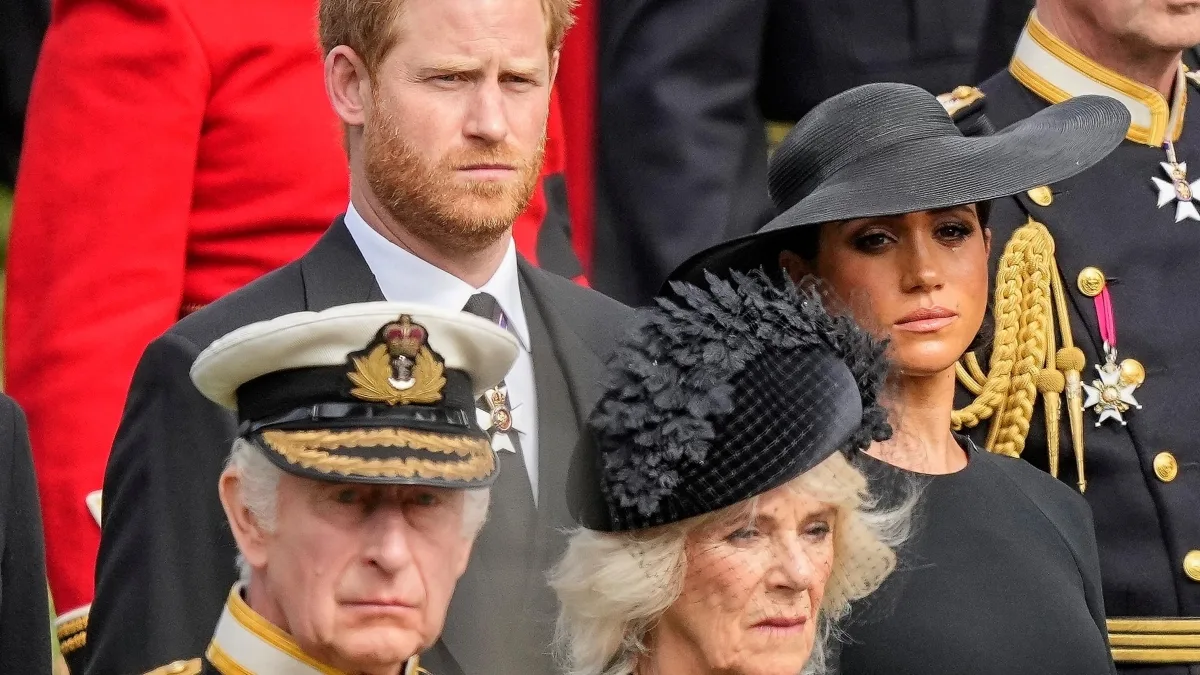 Harry, Meghan e l'inizio dell'«era dell'animosità» con Carlo. «Sorpresi» per la lettera del re sul loro ruolo: «Non ci è stato dato tempo per rivederla»