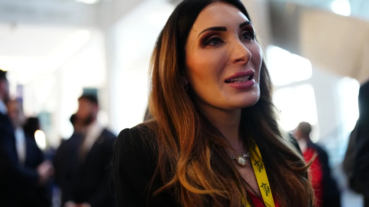 Loomer, la complottista che sussurra al tycoon «Grazie a me gli inviati Usa a Kiev»