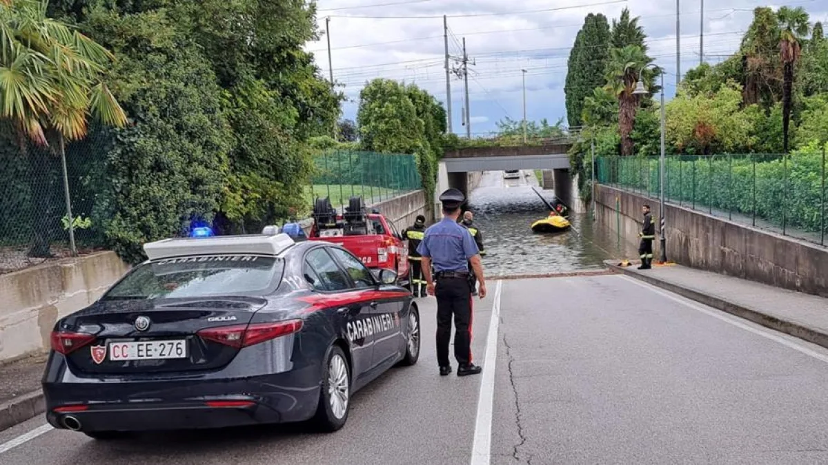 Latisana, donna muore annegata in auto nel sottopasso allagato. Un carabiniere ha provato a salvarla
