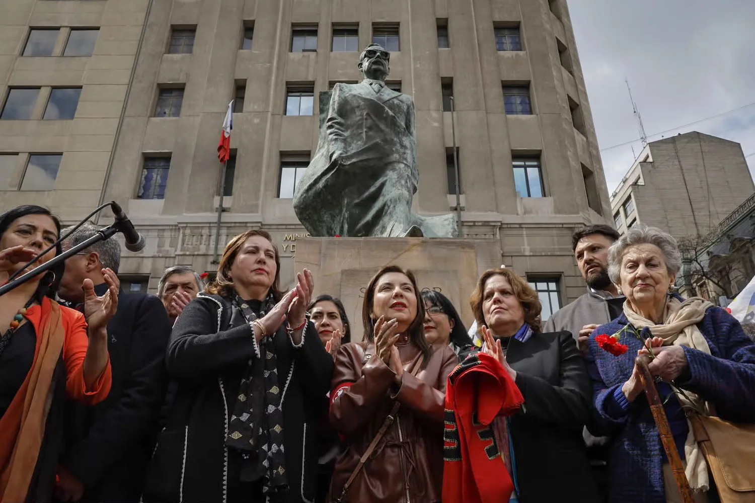 Kast reescribe la memoria del golpe de Pinochet y llama a no quedar “anclados en el pasado”