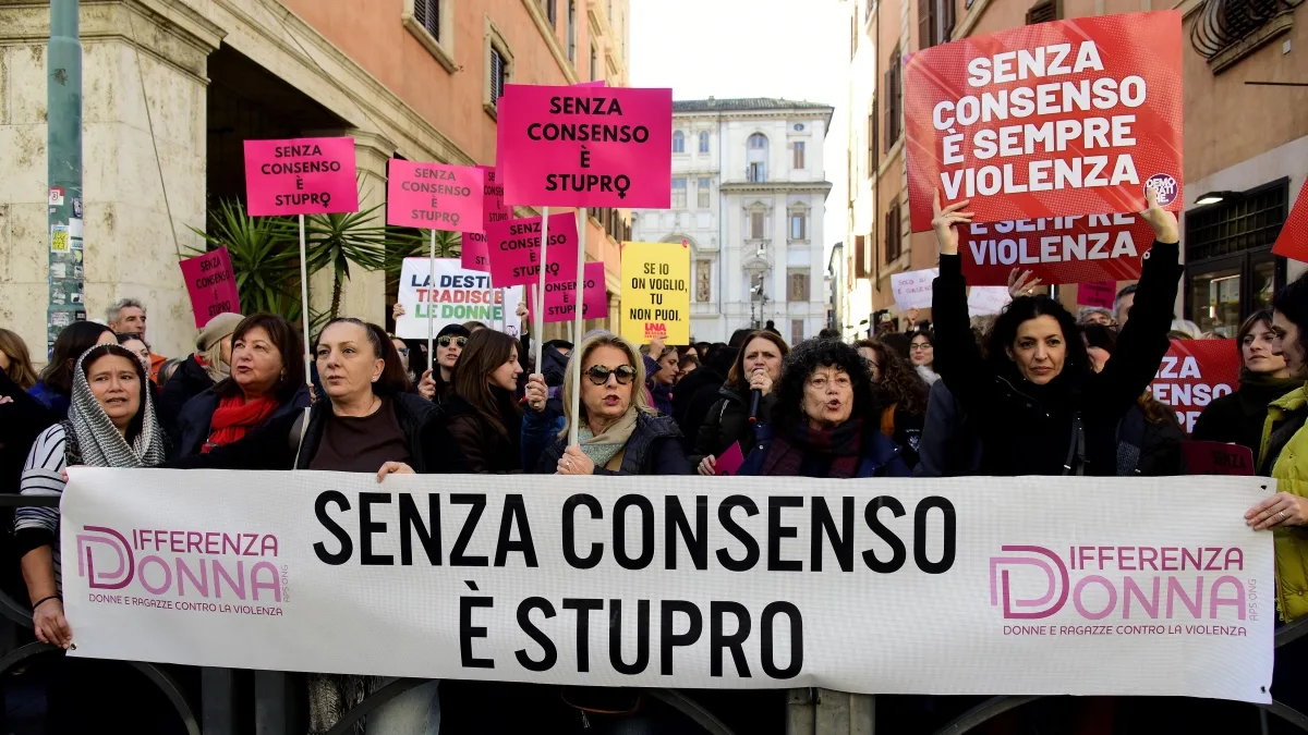 I pm sull'uomo tornato libero dopo la violenza sulla 13enne a Torino: «Può fuggire in Bangladesh» | La vittima: «Mi aveva già toccata due settimane fa»