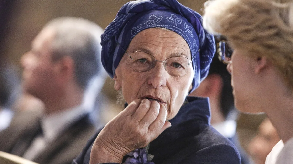 «Per molti sei stata la polizza a vita contro la meschinità. Il mondo va a pezzi e ora ci vorrebbero cento Emma Bonino»