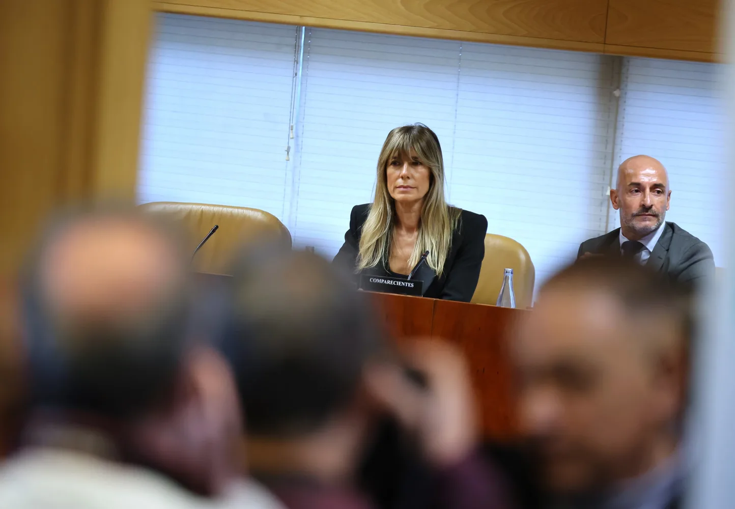 Sorteos, cribas y descartes arbitrarios: la selección de los nueve ciudadanos que juzgarán a Begoña Gómez