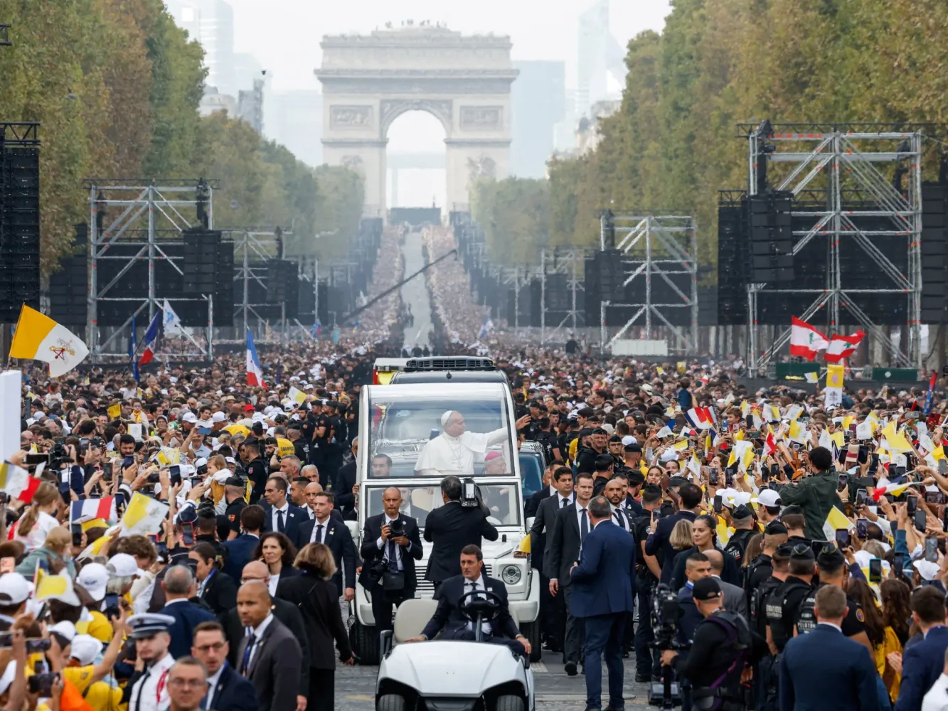 Several hundred thousand people gather for Pope Leo’s mass in Paris