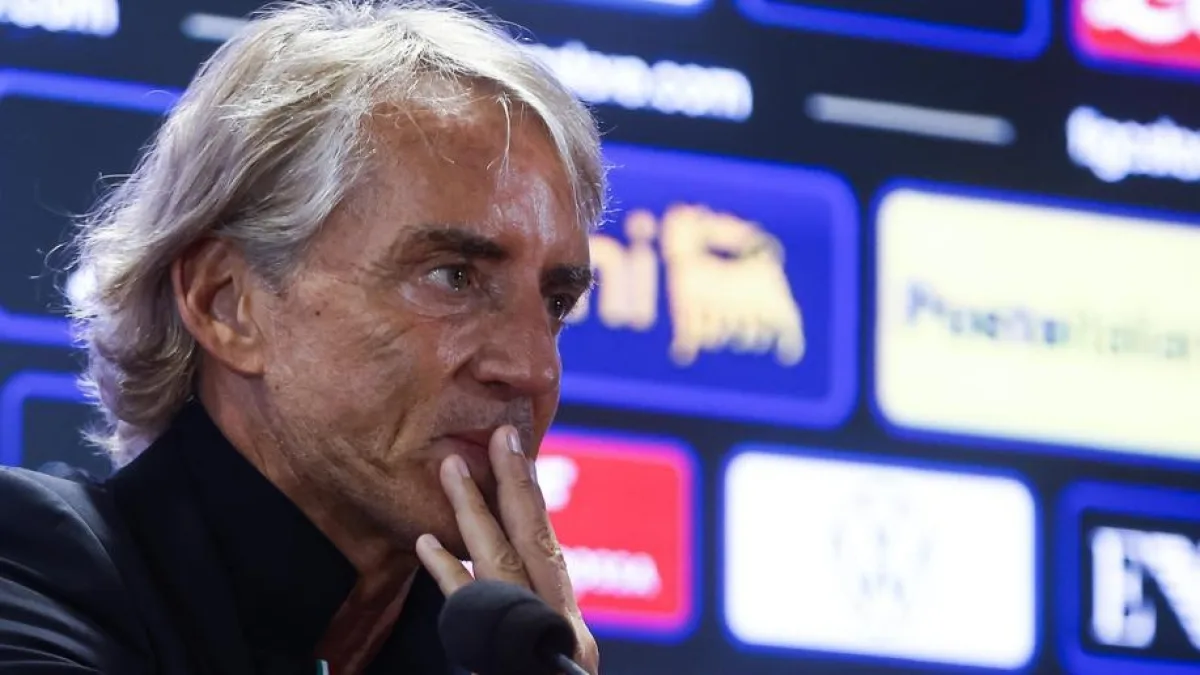 Mancini, un uomo solo in panchina. Ignora il peccato originale (e si sente autorizzato a fare tutto)