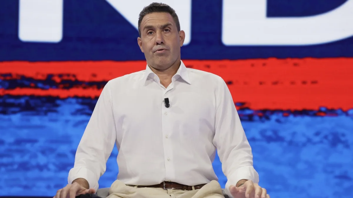 «Non si oltraggiano i defunti». Così Vannacci vuole multare tre milioni di romani