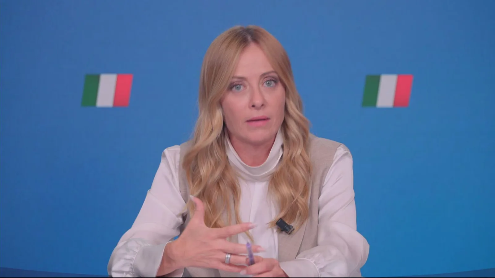 Scuola, Meloni rivendica le norme su integrazione, tetto agli stranieri e velo