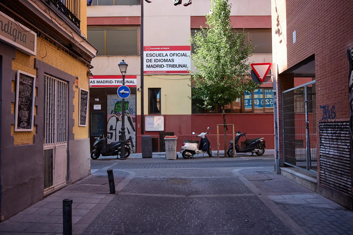 Las escuelas de idiomas de Madrid comienzan el curso desbordadas ante la falta de personal de administración