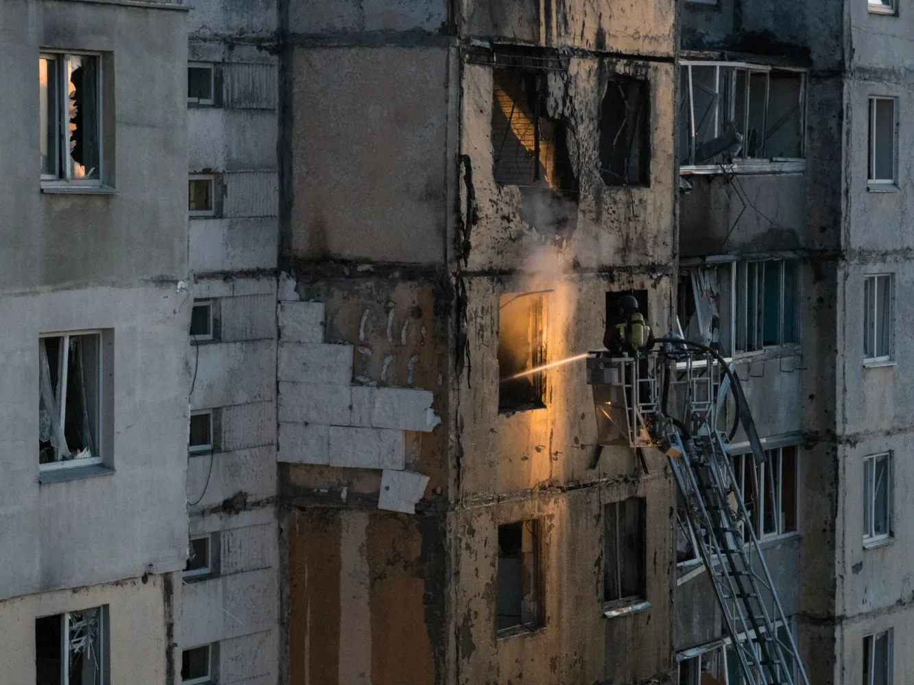 Ten injured in Ukraine as Kyiv expects talks with US envoys in coming days