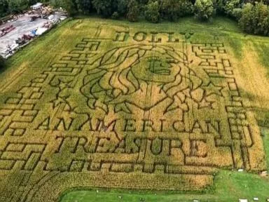 WATCH:  Dolly Parton honored in corn mazes across the US