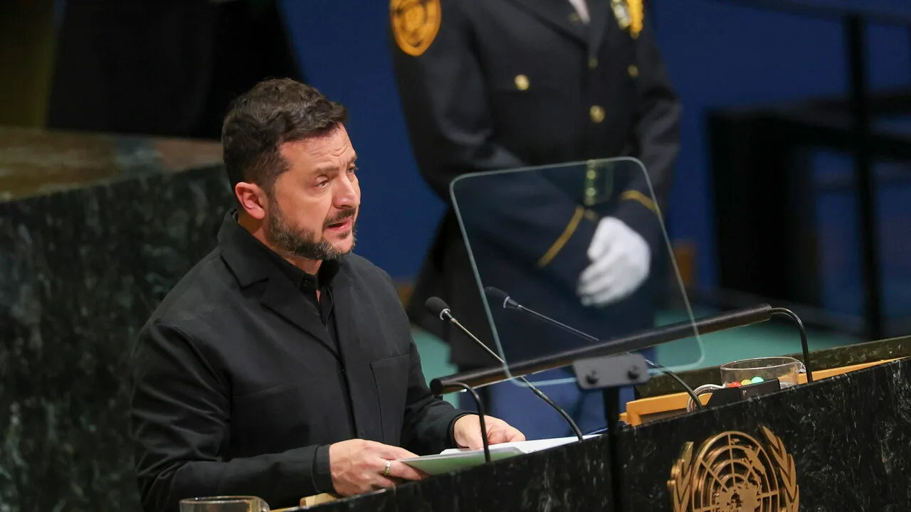 Zelensky: 'Putin è il paziente zero, va fermato'. Trump invita lo zar al G20
