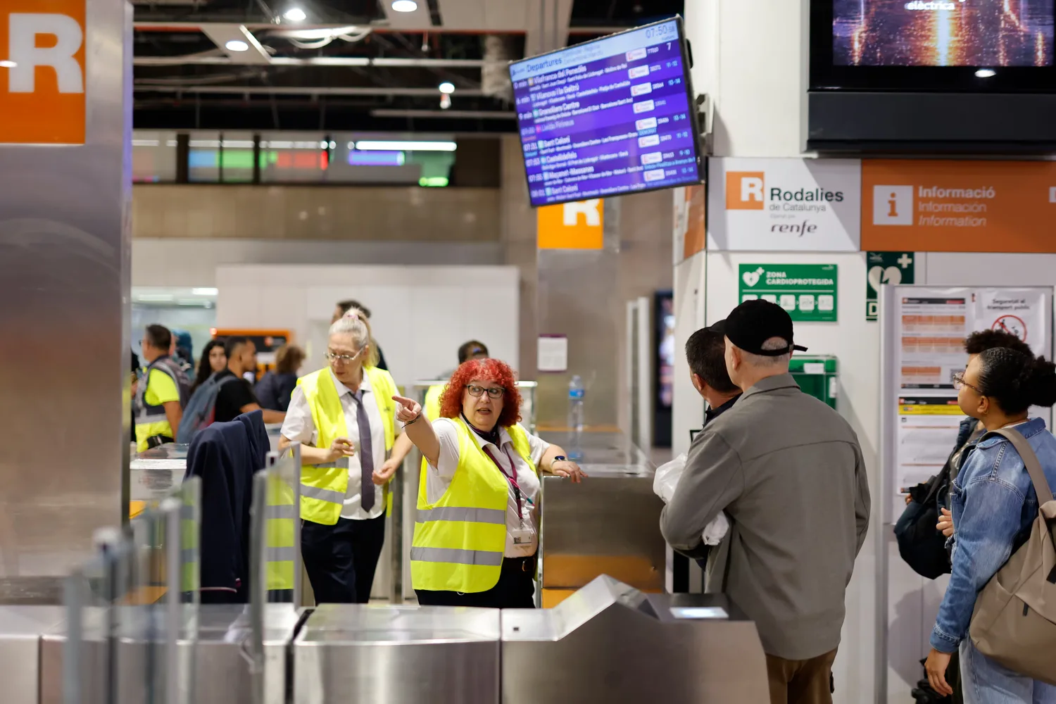Rodalies de Cataluña arranca la jornada con la mayor parte de líneas funcionando a medio gas por el temporal