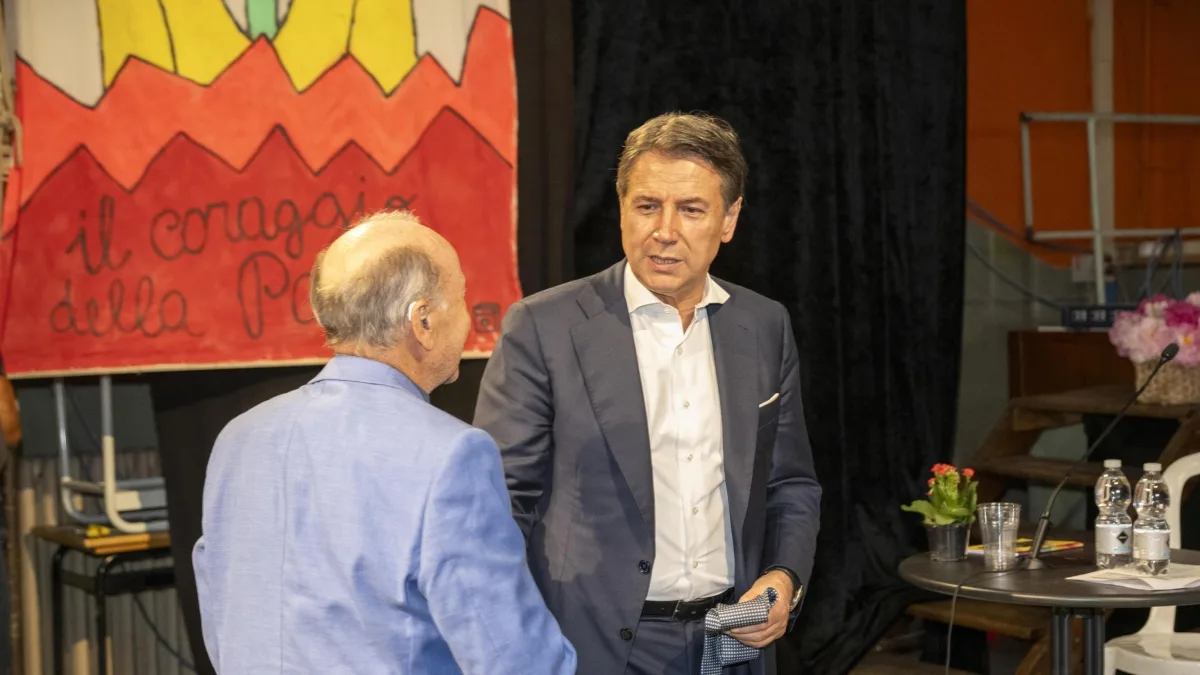 Conte: «Ucraina? Non possiamo batterci per un governo progressista continuando a fare la stessa politica estera di Meloni»