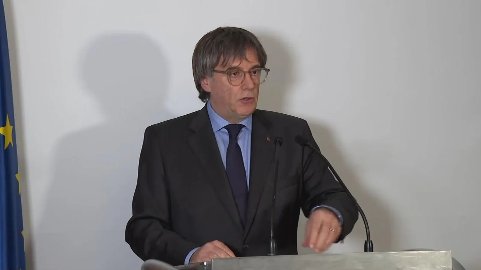 Spagna, amnistia per Puigdemont. Sanchez corre ai ripari coi decreti casa