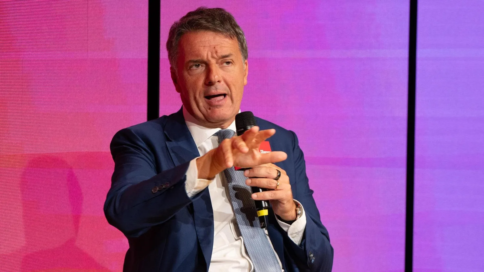Ricciardi (M5S): “Meloni diserta l’Onu per Vespa e Fashion week”. Renzi: “Che figuraccia”