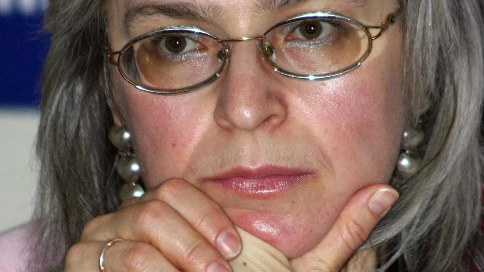 Anna Politkovskaja, 20 anni dall’omicidio della giornalista che sfidò Putin