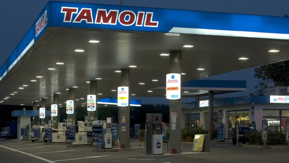 Anche Tamoil taglia il prezzo dei carburanti fino al 31 ottobre. Eni, Ip e Q8: chi mette il price cap e chi no