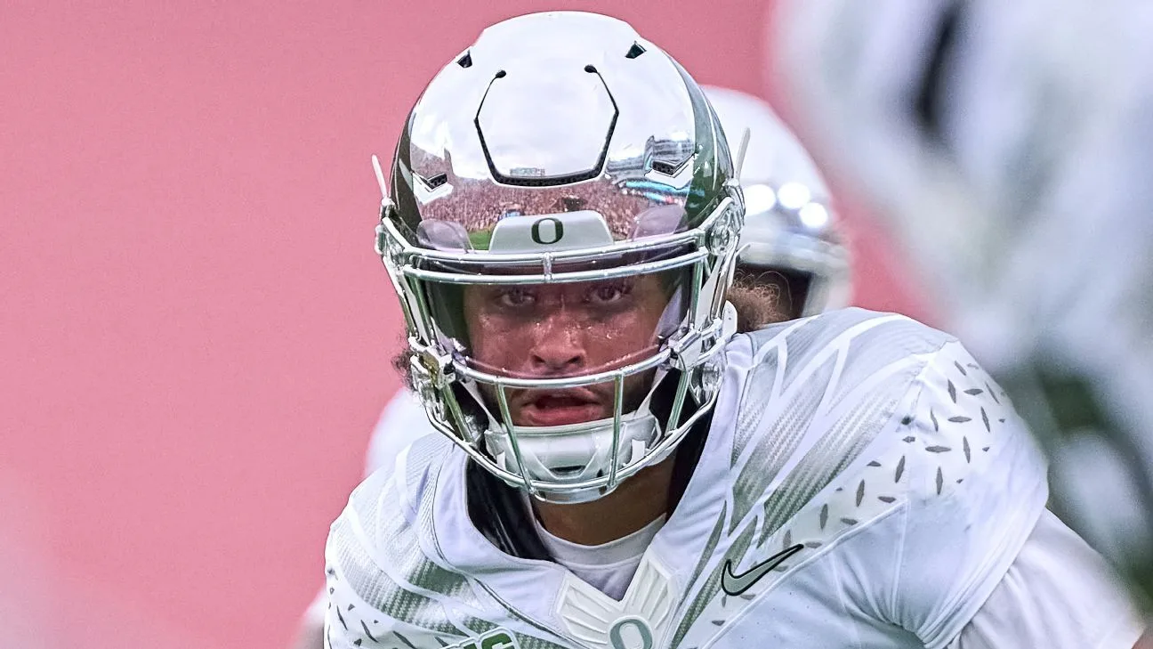 Ducks QB Moore sustains concussion from hit while sliding