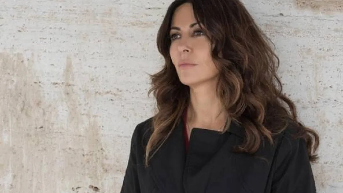 Sabrina Ferilli e l'aggressione di uno stalker: «Cercò di sfondare la porta di casa con un martello da 10 chili». Ora il processo
