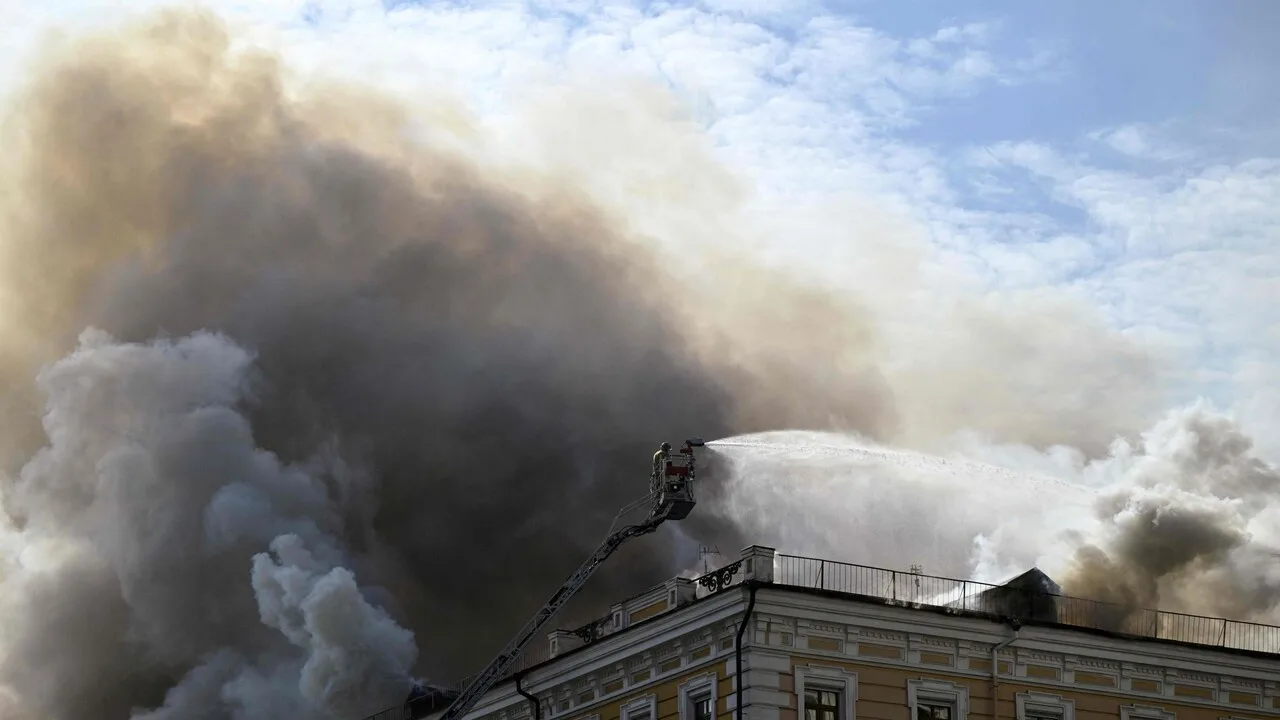 Media: 'Più raid con droni in centro a Kiev, colpito anche il ministero della Scienza'