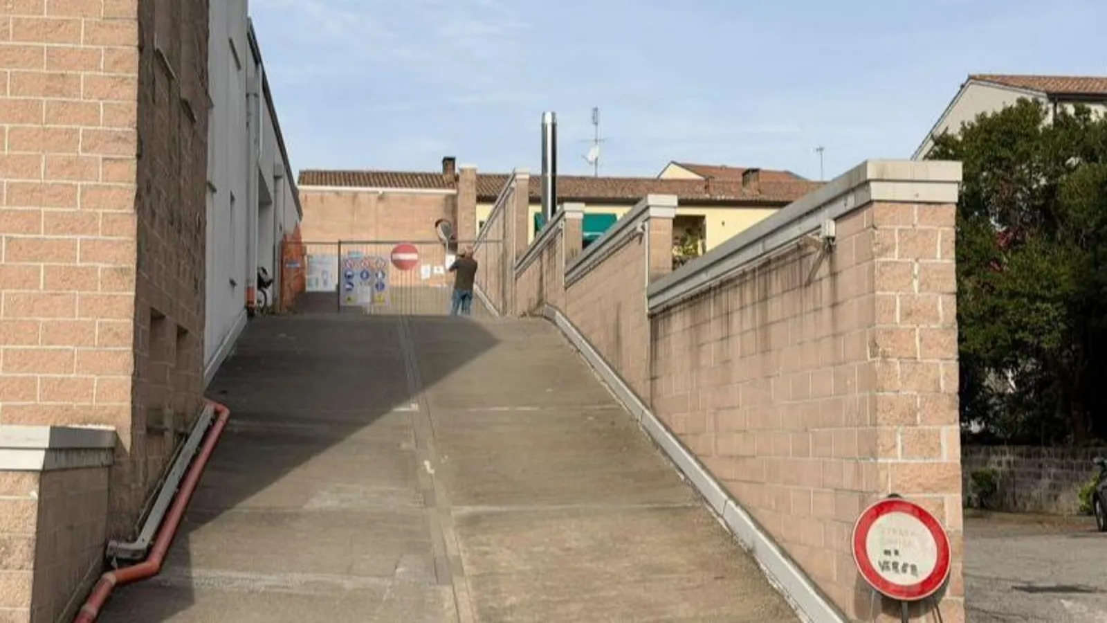 Padova, precipita nel vano ascensore di un cantiere e muore. Era il titolare di una ditta