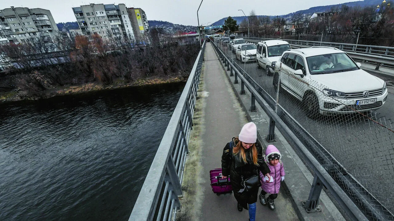 La Russia colpisce un altro importante ponte di Kiev