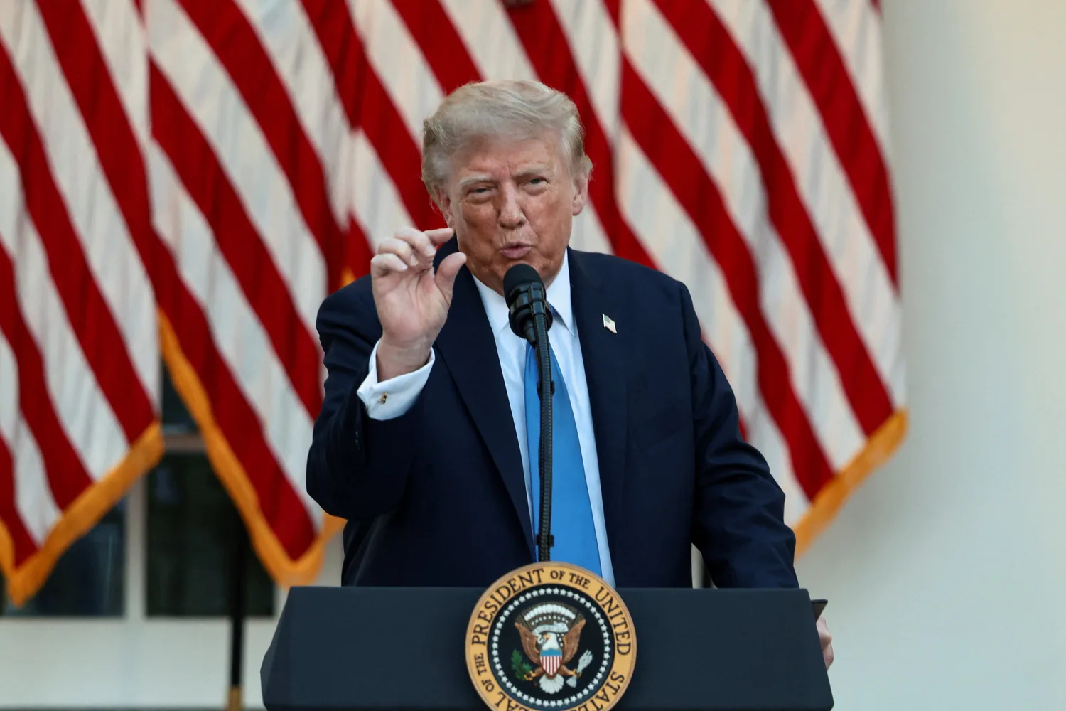 Los republicanos, entre la espada de Trump y la pared del descontento de los votantes