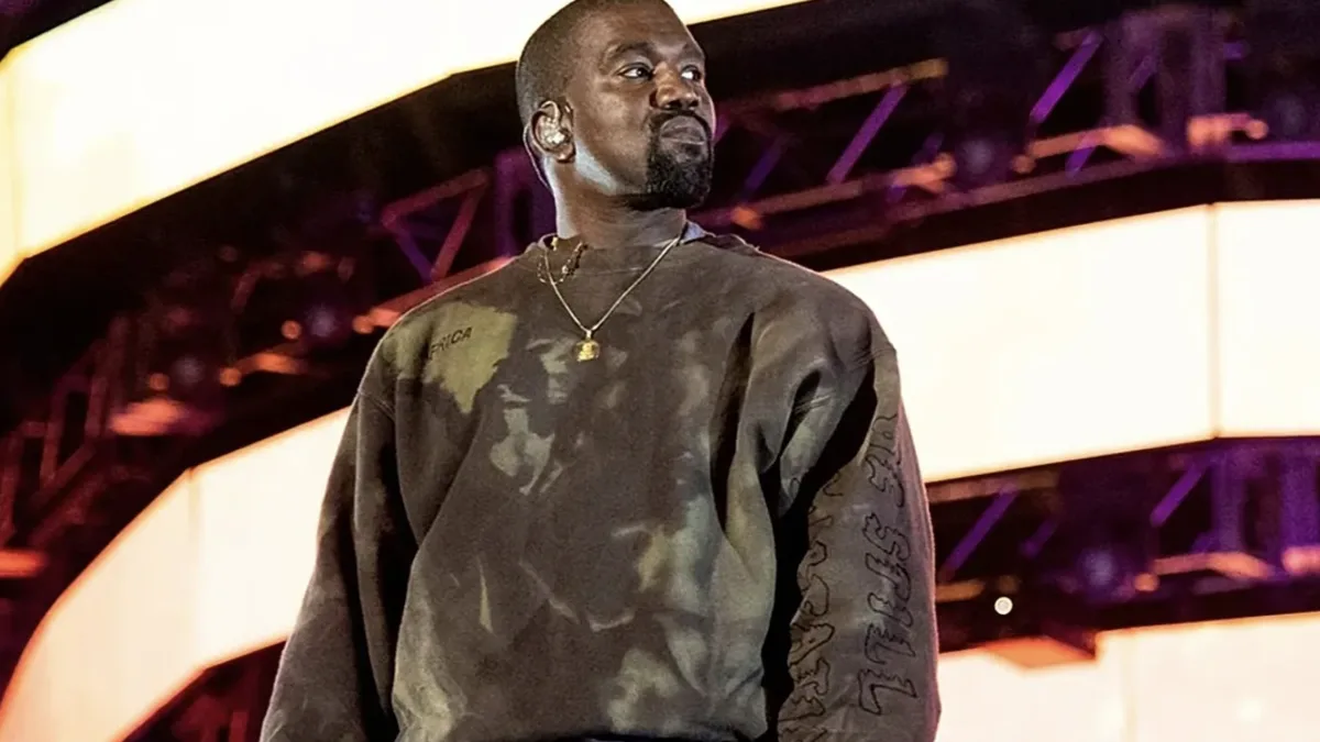 Kanye West, cancellati i concerti in Russia. La portavoce Zakharova: «Chi glorifica Hitler non può esibirsi da noi»