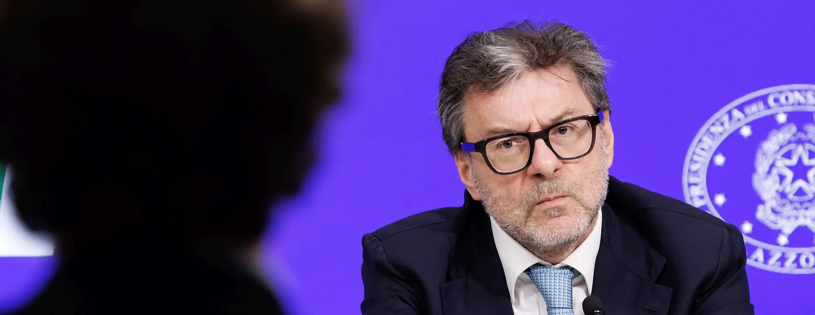 Giorgetti: «Flat tax per gli stipendi dei giovani. In pensione a 64 anni? Ha senso, ma attenti ai conti» | Qual è la proposta di riforma (e a chi conviene)