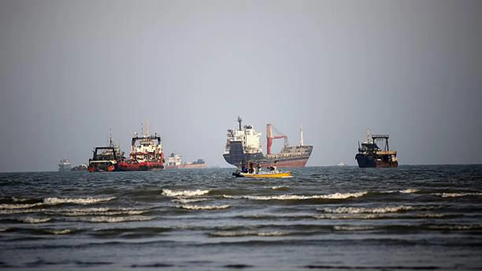 Hormuz, riapertura più lontana: slitta l’accordo tra Iran e Oman