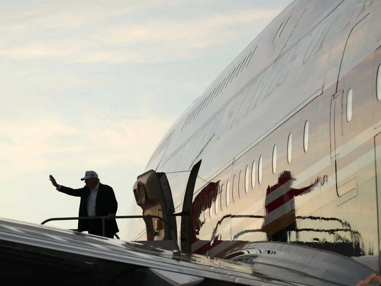 White House bars CNN from Air Force One for Trump’s upcoming trip