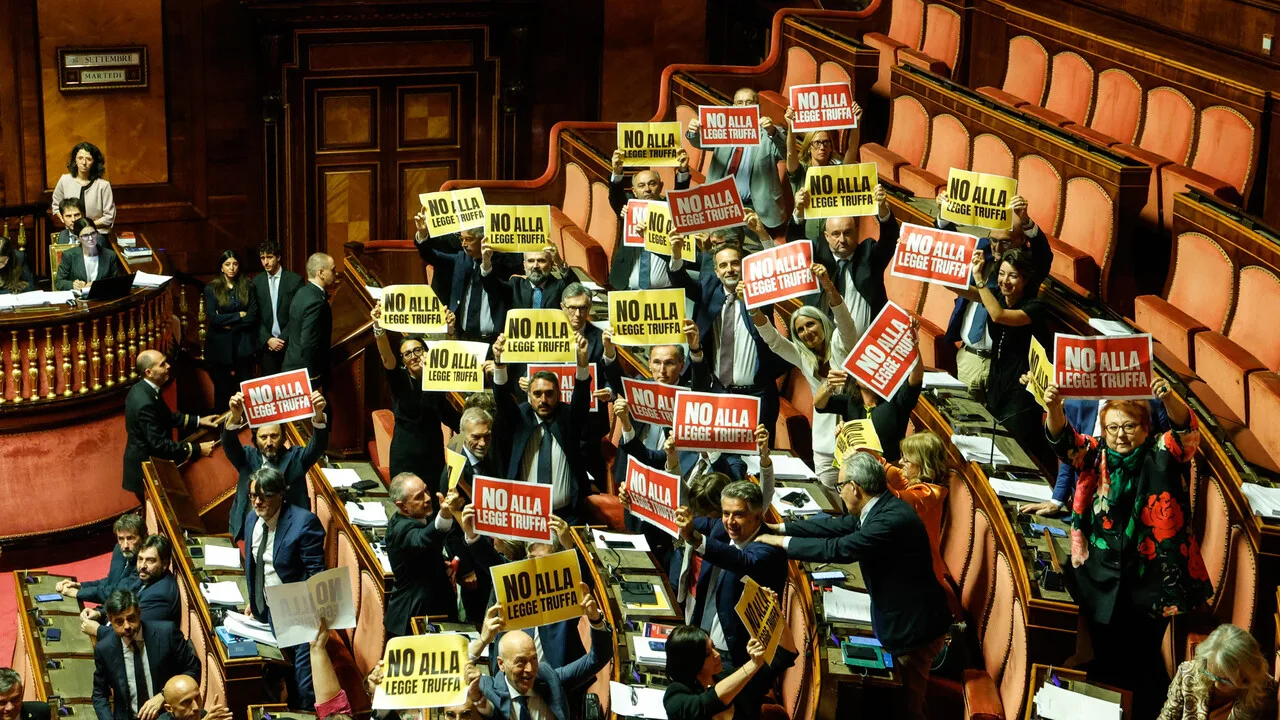 Via libera del Senato alla legge elettorale, ora torna alla Camera