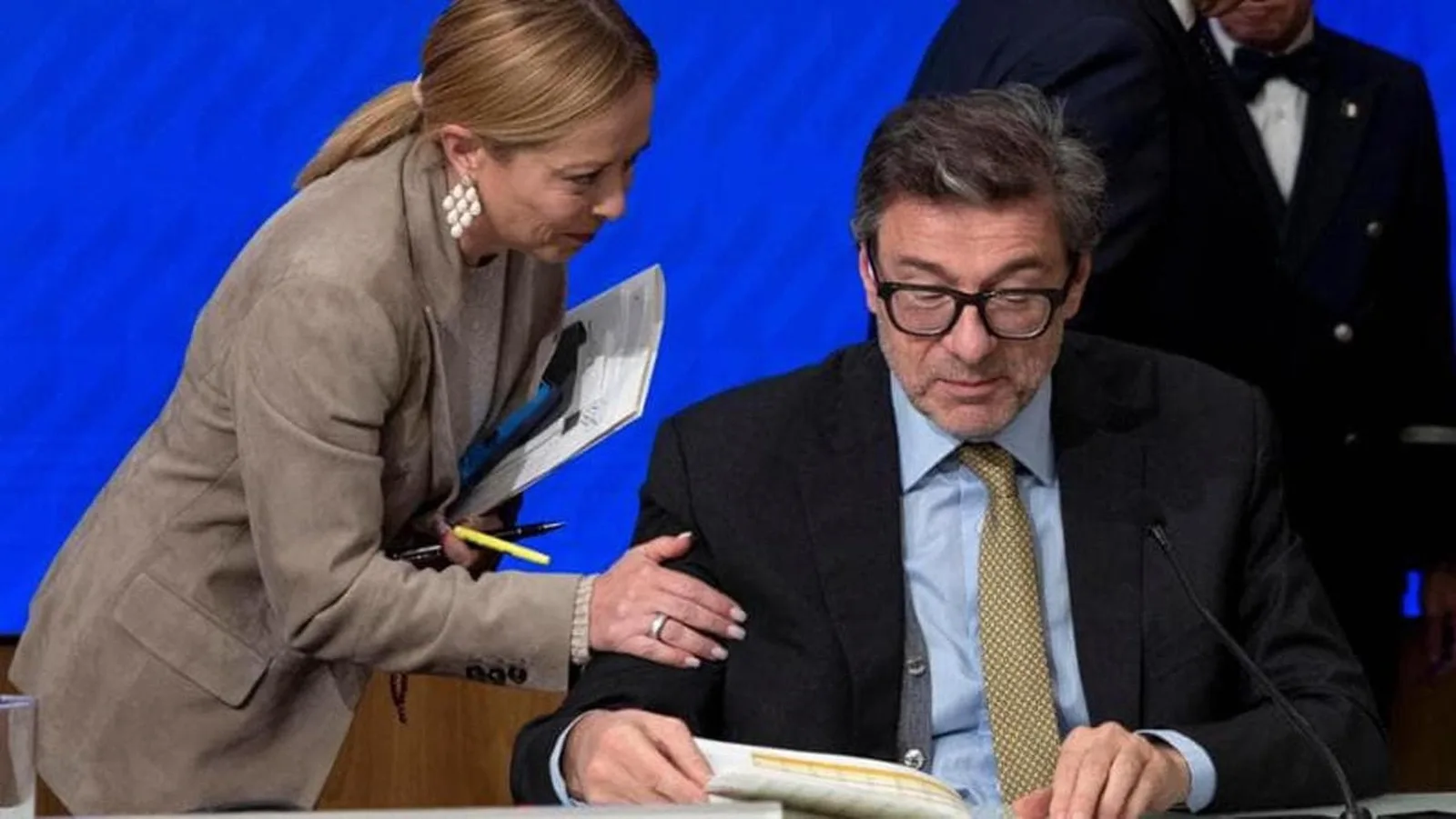 Dalla flat tax ai bonus, la manovra si complica. Trattativa con la Ue