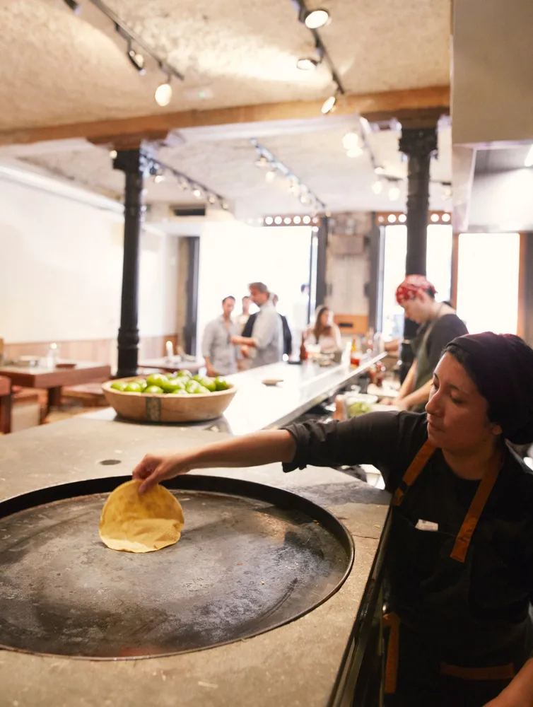 Abre en Madrid La Once Mil, única taquería en el mundo con estrella Michelin