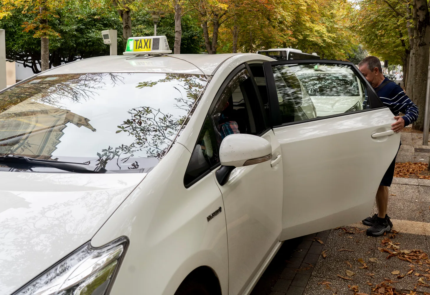 Vitoria se enfrenta a los taxistas para que salgan más los fines de semana: “Es un clamor ciudadano”