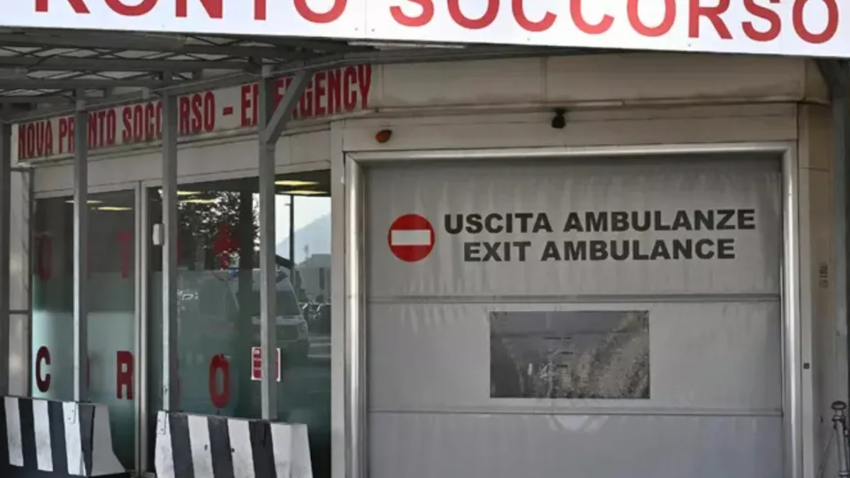 Salerno, 20enne aggredita e accoltellata alle spalle da uno sconosciuto: ricoverata in codice rosso