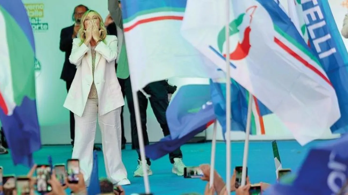 Meloni a Bari per la festa del governo: «Mai mollato e non mollerò. La nuova legge elettorale contro i ribaltoni»| E risponde alla chiamata della figlia