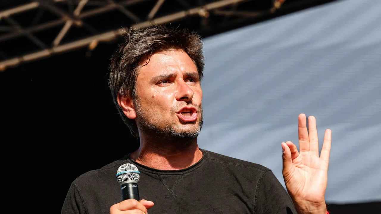 Alessandro Di Battista operato a Cuba, slitta il rientro in Italia