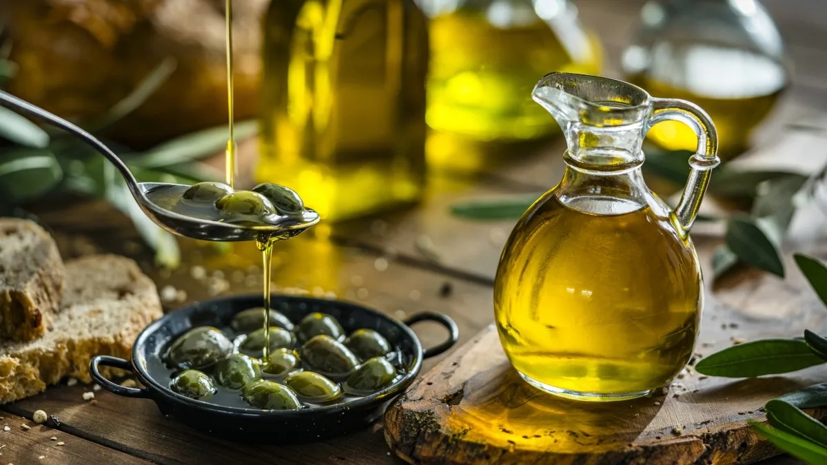 Il grande caldo ha rovinato l'olio lasciato in dispensa? Come capire se è ancora buono e quando non va usato
