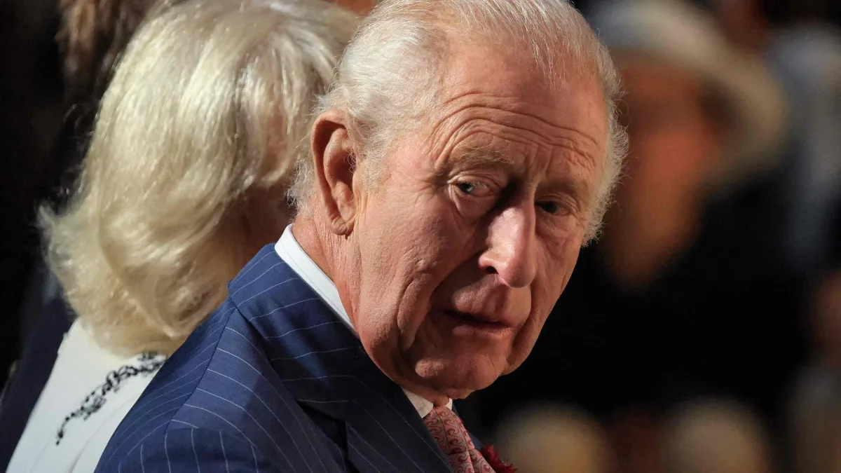 Re Carlo chiarisce il ruolo di Harry e Meghan: «Rimangono fuori dalla famiglia reale»