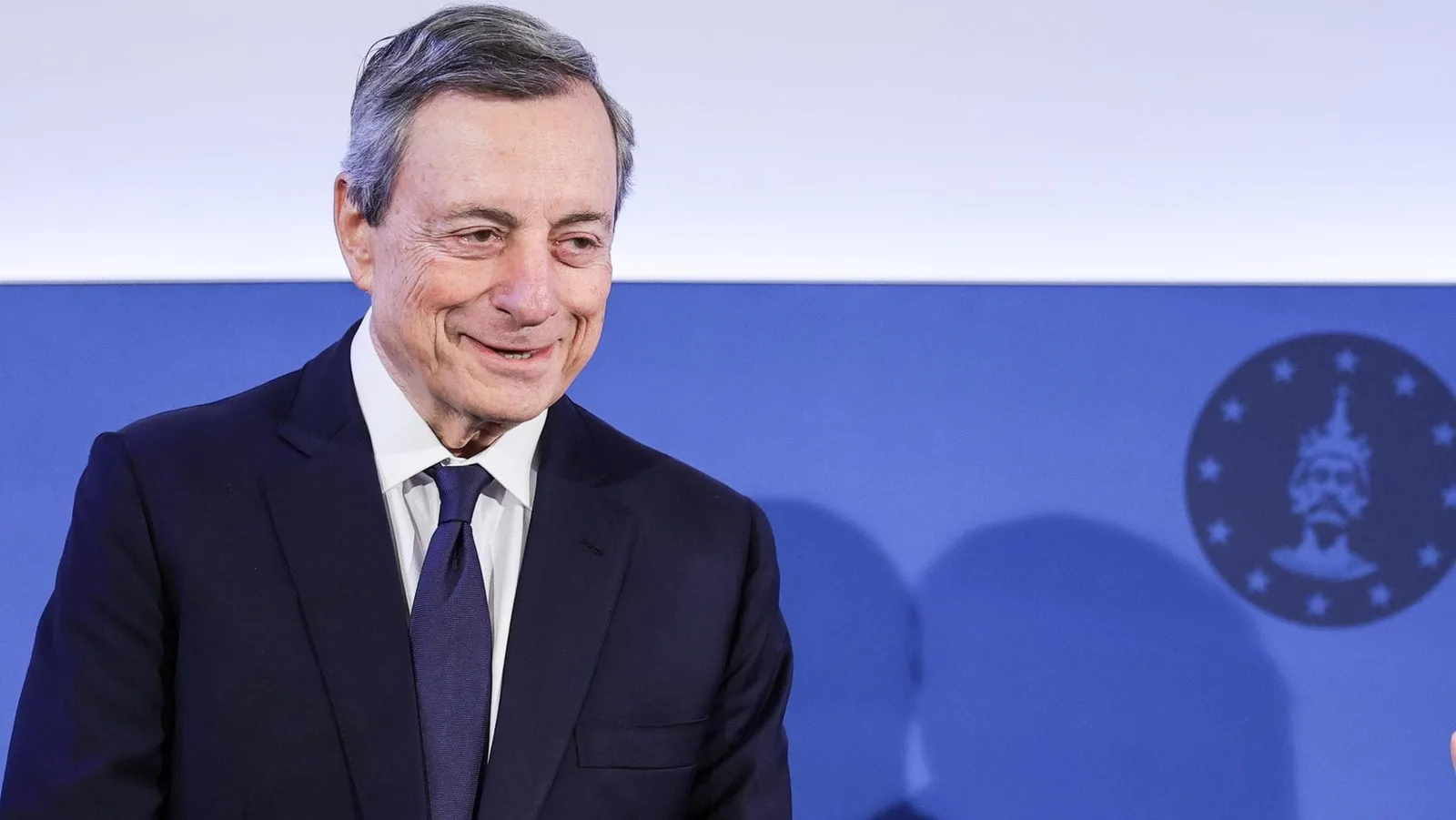 Draghi: “L’Europa metta al centro la crescita. No a tassi troppo alti”