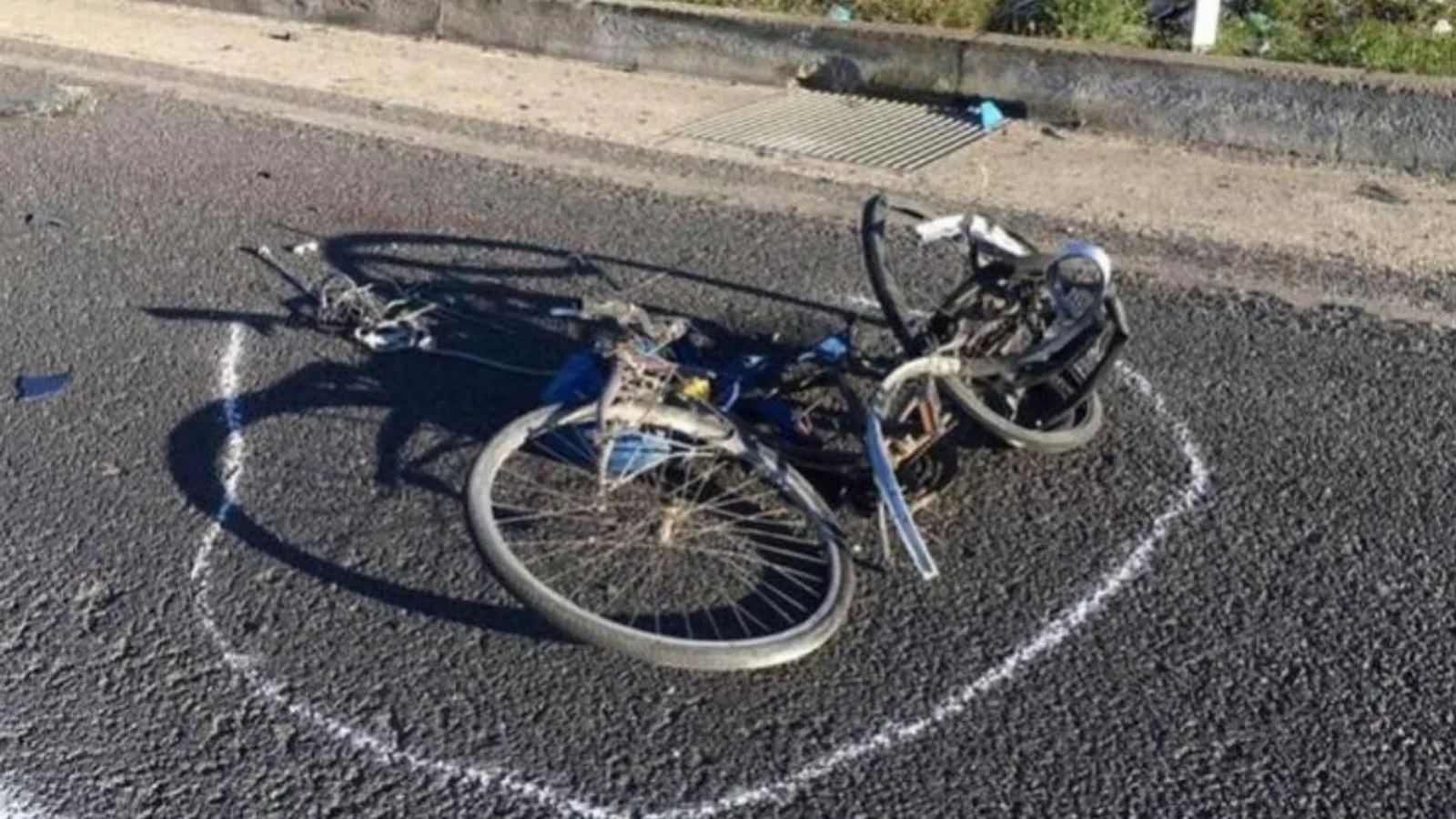 Viareggio, travolta da un'auto pirata mentre è in bici: muore una donna di 46 anni