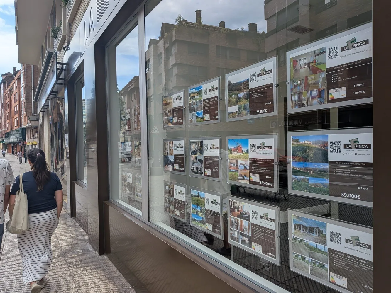 El comprador de vivienda llega a su límite: cada vez más anuncios bajan sus precios y ha vuelto la negociación