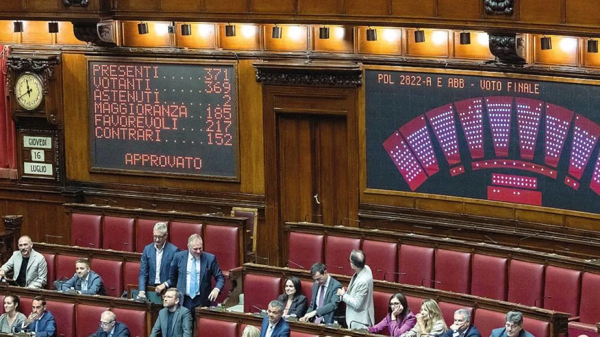 Legge elettorale, centristi in rivolta contro le nuove regole sulla raccolta delle firme. Il faro del Quirinale