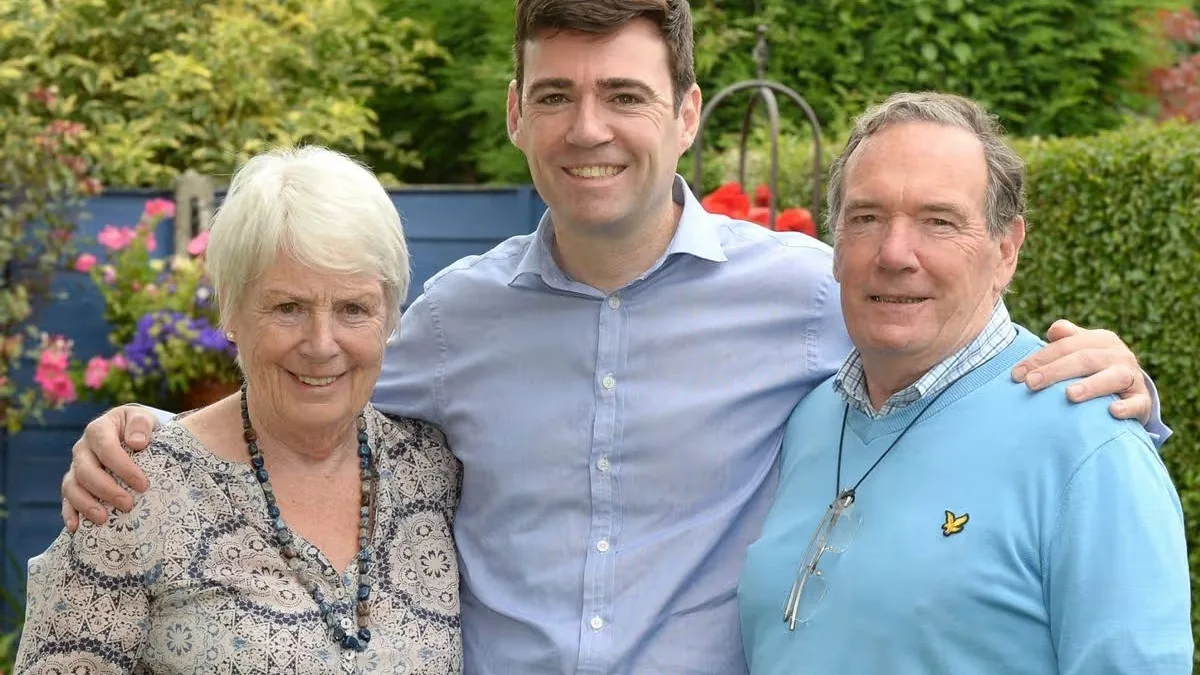 Morto il padre di Andy Burnham, era malato di Alzheimer: non sapeva che il figlio fosse diventato premier del Regno Unito