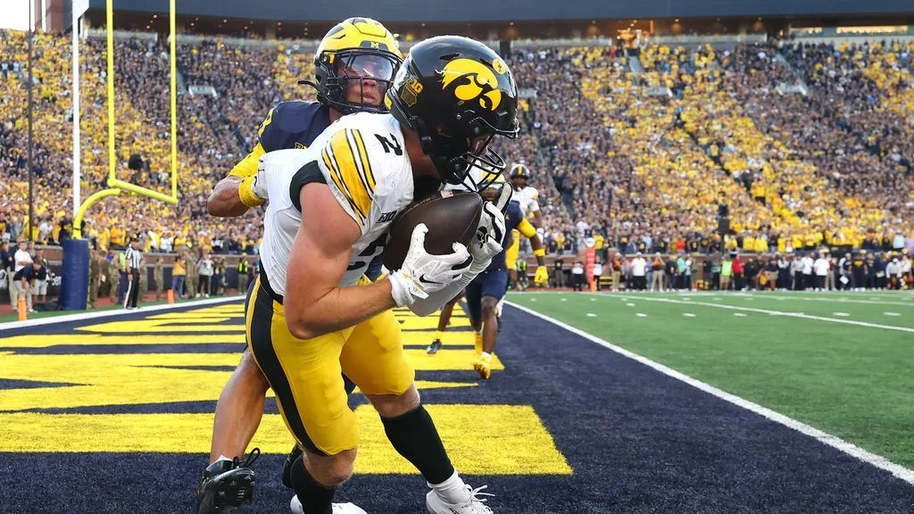 Iowa goes 91 yards to beat Michigan with last-second TD