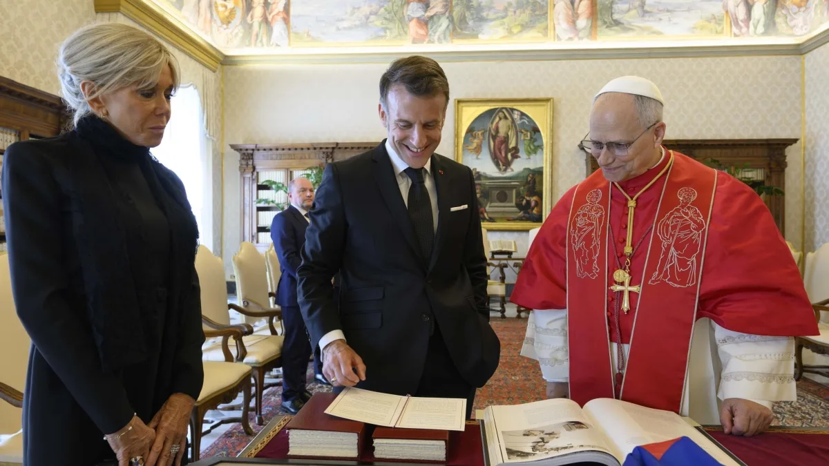 Il viaggio di papa Leone in Francia: Macron non assisterà alle sue messe (senza spiegare il perché)