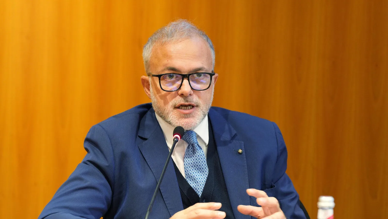 Tabacci presta il simbolo a Ruffini. A Onorato soccorso 5S per le firme