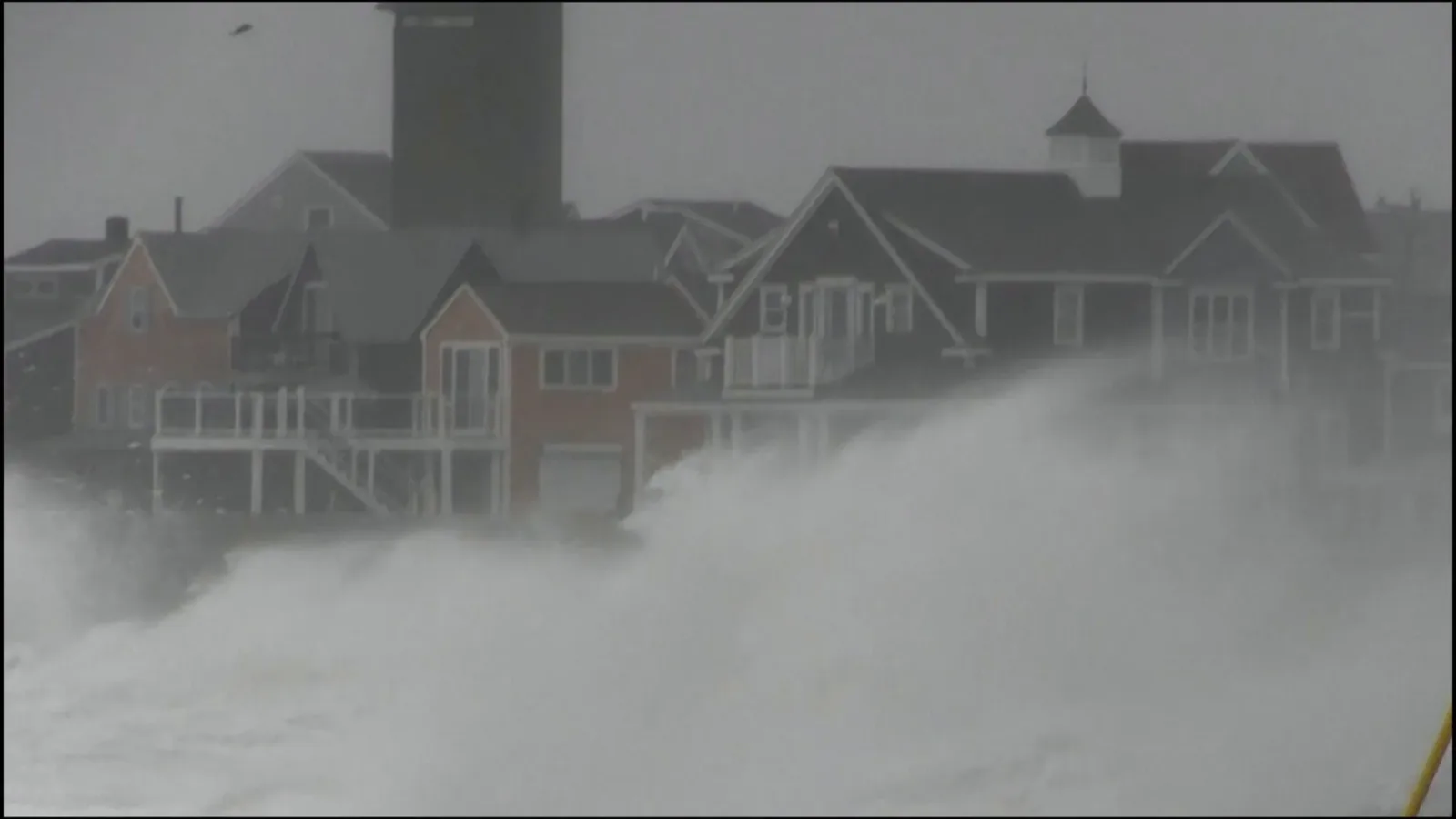 Powerful storm batters US Northeast disrupting power and travel